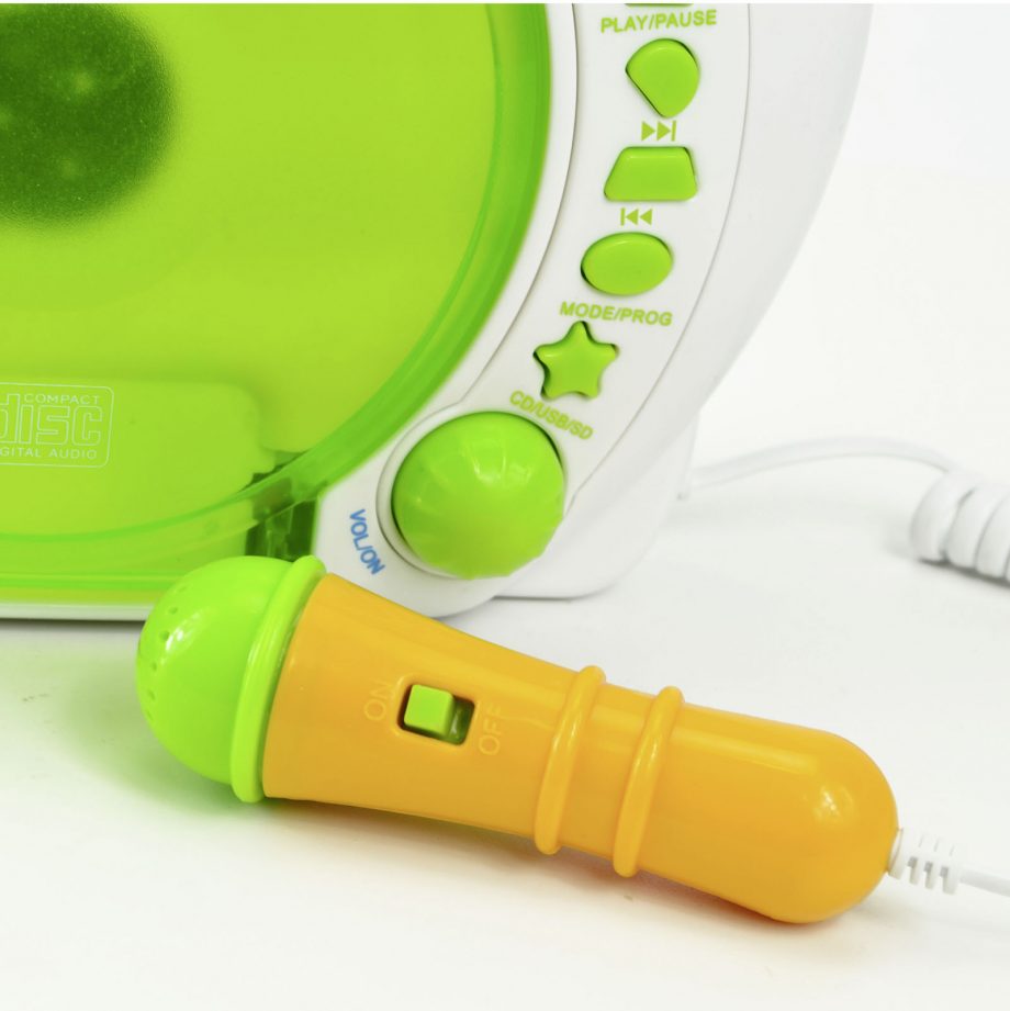 grüner Kinder CD-Player mit mikrofonen